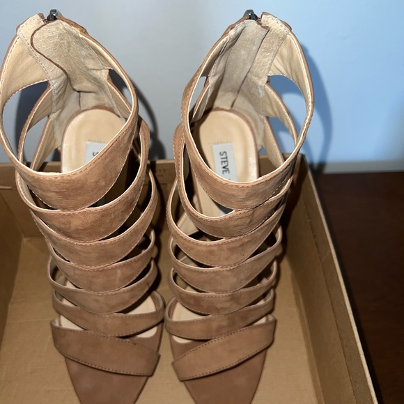Steve Madden Tan Heels - Picture 2 of 7